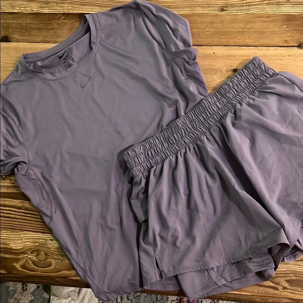 EUC Nike Purple matching Set with shorts
